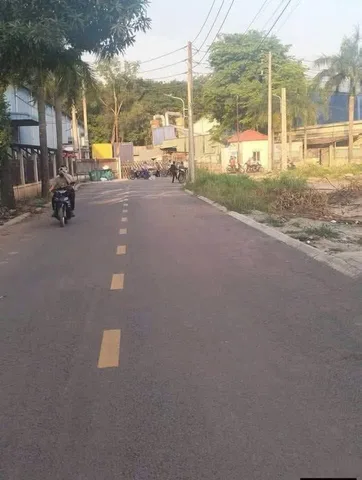 Cần bán gấp lô đất ở Bến Cát Bình Dương, full thổ cư, mặt tiền đường nhựa, dân cư đông đúc...