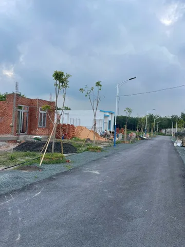 Chủ kẹt vốn cần bán gấp nền đất ngay TT chơn Thành diện tích hơn 200m3 sổ sẵn 60m2 TC mặt tiền đường nhựa