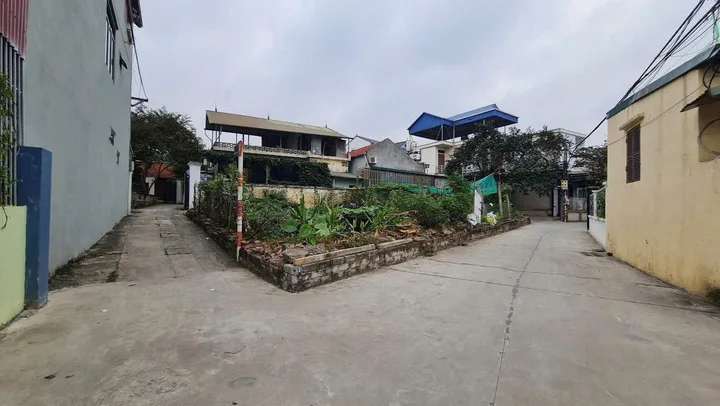 Cần bán gấp mảnh đất 2 mặt tiền đường rộng kinh doanh tốt