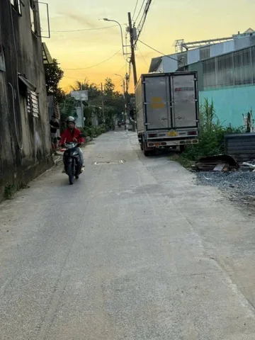 SOS SOS Cần bay gấp lô đất 100m2 gần Song Hành_giá chỉ 2 tỷ_thiện chí thương lượng thêm_Sổ sẵn nhanh lẹ