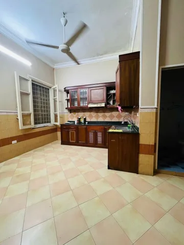Cho thuê nhà ngõ 1 Trần Quốc Hoàn, Cầu Giấy 55M x 4T (+ sân 40M) giá 20 triệu