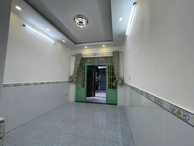 [K2460*] Nhà hẻm thông sát chợ Tân Trụ diện tích lớn, giá 5.x tỷ