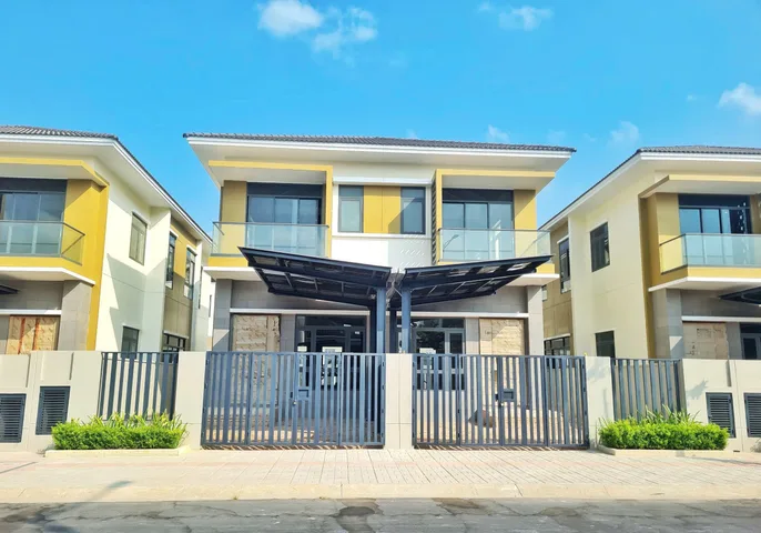 CHỈ 6.8 TỶ CÓ NGAY CĂN BIỆT THỰ 250M2 VIEW SUỐI TRONG KCN VSIP 2, LH:0937995558.