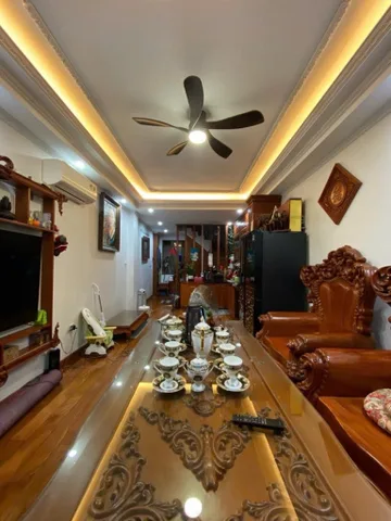 Bán nhà Lê Thanh Nghị Hai Bà Trưng – Giá 13.5 tỷ – DT 31m² x 6 tầng – MT 3.5m – Gần Bách Kinh Xây, Nội thất gỗ cao cấp, 2 cửa trước sau