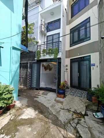 Nhà hẻm xe hơi. Mới đẹp. Tặng full nội thất. 
Nguyễn Văn đậu. Q Bình Thạnh. 
DT đất 20 m2. Trệt 2 lầu đúc cứng cáp .3 phòng ngủ. 3 wc. Sử dụng 60 m2. A chị đi hẻm 220 h hoa thám hoặc 19 Trần Bình Trọng .
xe 7 chỗ tới nhà. 
Giá 2.5 tỷ tl