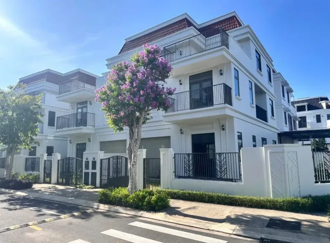 🔥 SIÊU PHẨM SHOPHOUSE ĐẠI ĐO THỊ LA VIDA RESIDENCES VŨNG TÀU – KÍCH THƯỚC VÀNG 8X20M BỀ THẾ – 1 TRỆT 3 LẦU – KINH DOANH SẦM UẤT GIÁ ĐẦU TƯ 20.5 TỶ! 🔥