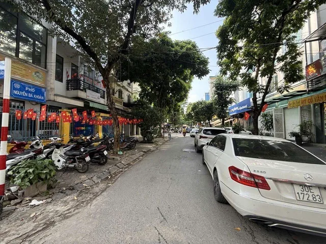 Bán Nhà Mặt Phố Trần Quốc Vượng. Cầu Giấy. Thang Máy. Ô Tô. DT 130m2. MT 6m. Giá 86.5 Tỷ.