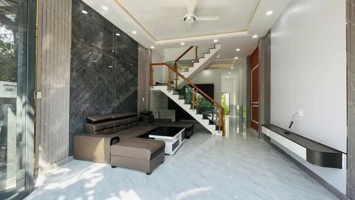 Nhà Bình Chánh cần bán gấp DT 100m2 FUll thổ, SHR giá sốc chỉ 2T470TR nhanh tay liên hệ em ngay