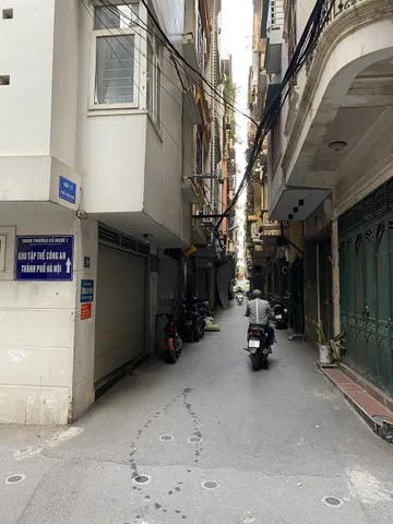 Cần bán nhà riêng khu tập thể công an thành phố Hà Nội tại ngách 2, ngõ 2 phố Trần Cung, phường Nghĩa Đô, Hà Nội.