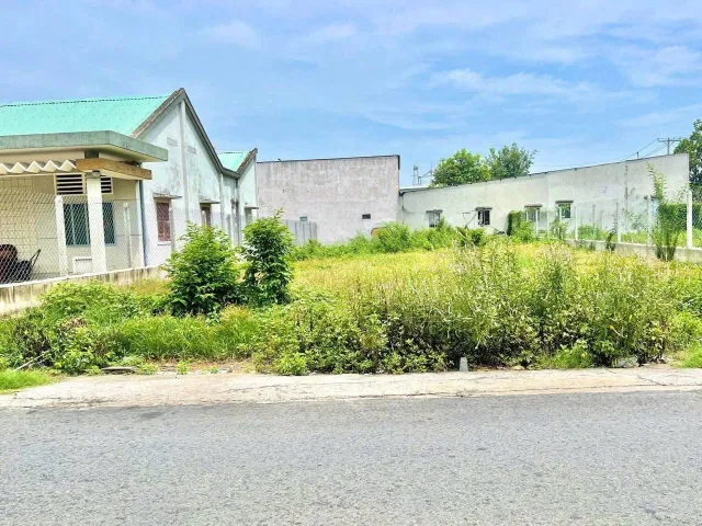 chủ gửi lô đất 200m2 mặt tiền đường nhựa chưa tới 500tr