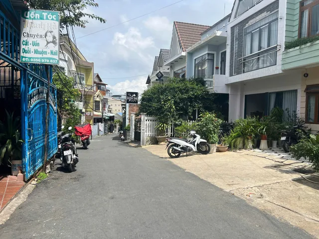 Bán đất Phường 8 Đà Lạt 114m2 sổ riêng có 75m2 xây dựng đường ô tô giá 5,5 tỷ