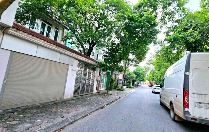 BÁN BIỆT THỰ KĐT SÀI ĐỒNG 213M2- MT 12M- SÁT CÔNG VIÊN HỒ- 63 TỶ