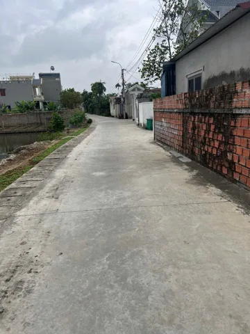 Chủ cần bán 65 m Lâm Động ngõ ô tô to thoải mái. Cách đường thôn 20m.L/h:076.231.9990 em Thúy