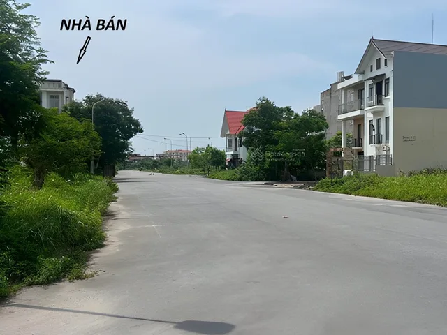 BÁN NHÀ THỊ TRẤN QUẤT LÂM, MẶT ĐƯỜNG CHÍNH TỚI BIỂN, VỈA HÈ 3M, KD SÂM UẤT, PHÙ HỢP ĐẦU TƯ KS, NN