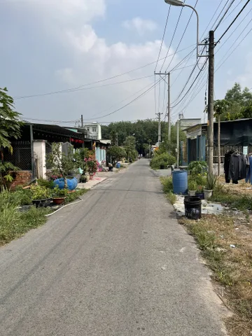 cần bán lô đất thổ cư: diện tích. 10m x 23m
có 100m thổ cư
giá bán 2,9 tỉ
liên hệ : 0975376068