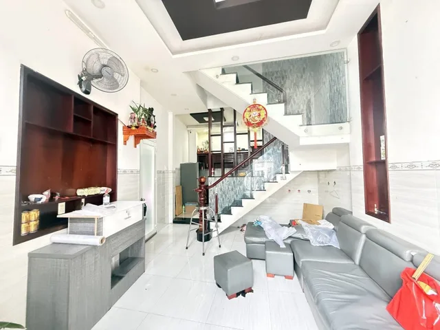 Cần bán gấp nhà 60m2, tại phường Linh Tây, Thủ Đức, TpHcm gồm 3PN-3WC