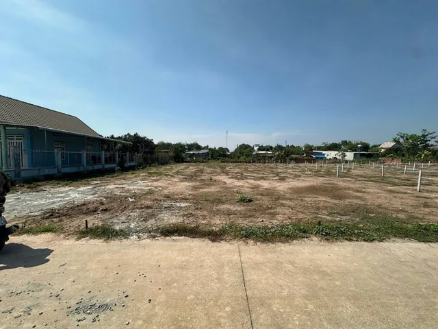 Bán lô đất có 303m2 sẵn 100m2 thổ cư ngang 10m ở Bắc Tân Uyên Bình Dương cũ giá 400tr