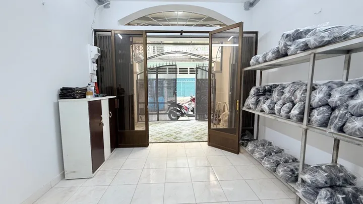 Bán nhà 3 tầng ngay Chợ Vải - Lạc Long Quân - 66m2 - Nhỉnh 9 tỷ