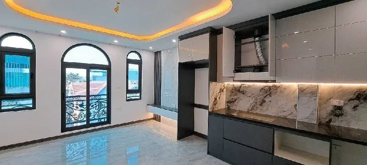 THẠCH BÀN NHÀ ĐẸP 6 TẦNG,  MỚI TOANH. THANG MÁY.  40M. NHỈNH 12...TỶ