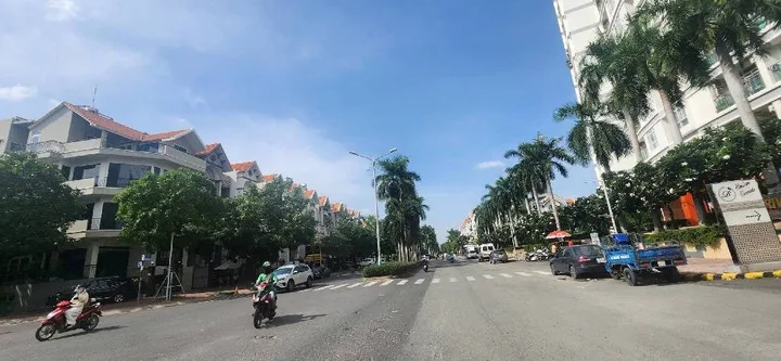 Bán Nhà 4 Tầng Quận 7 Khu Kiều Đàm, DT 50M2, Xe Hơi Đậu Trong Nhà Gần Lotte, 10.2 Tỷ