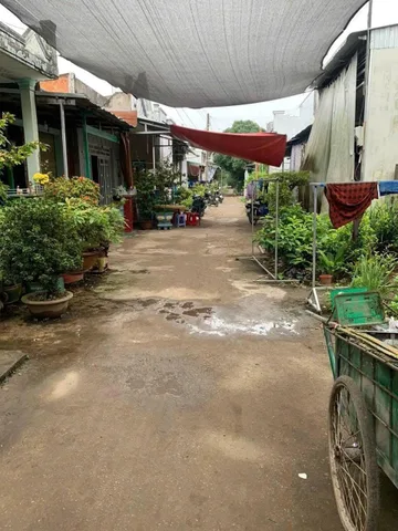 Chủ Cần Bán nhanh Căn nhà ngay Bà Điểm 137m2 Sổ Hồng riêng 1ty3 bao phí khong phát sinh