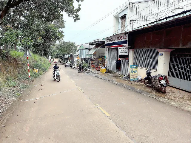 MẶT TIỀN SĂM B RĂM . Gần chợ Đê .