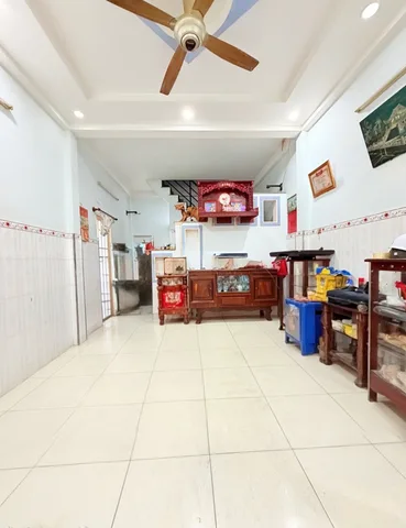 Bán Nhà Hòa Bình Tân Phú 32m², Ngang 4m, 2 Tầng 2PN 2WC, Hẻm 6m Xe Hơi Đỗ Cửa, Gần Đầm Sen, Sổ Hồng Riêng, Giá 5 Tỷ
