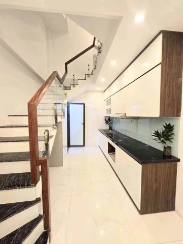 Bán Nhà Gần Cấp Trường Cấp 2 Thạch Bàn, Long Biên, 35m2, 5T chỉ 7,1 tỷ