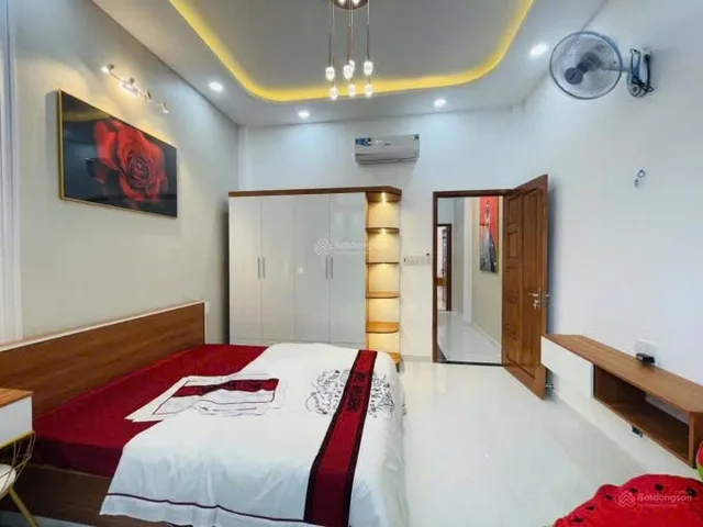 Cần bán nhà ngây mặt tiền để cho con đi du Học