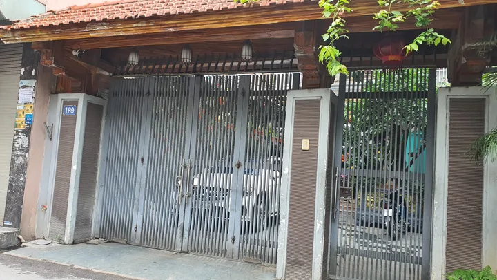 Biệt thự sân vườn gara oto mt quyền lực giá chỉ 137tr/m sổ cất két giao nhà ngay.