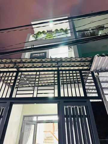 Nhà đẹp 43m2 giá hời 2 tỷ 450 triệu đường Nguyễn Phúc Nguyên, phường 10, quận 3, hẻm xe hơi 4,5m.