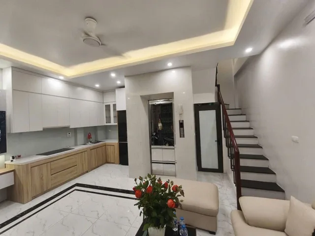Bán nhà Trương Định Hai Bà Trưng – Giá 9.85 tỷ – DT 35m² x 5 tầng – MT 5.4m – Thang máy xây mới, Sát mặt phố, Full nội thất xịn