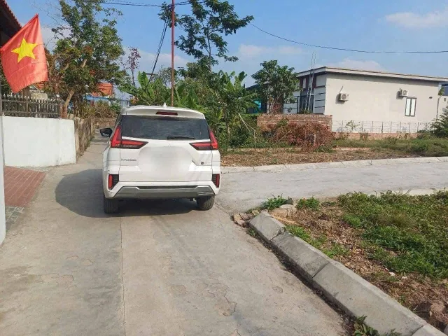 E gái gửi bán lô góc hai mặt tiền tại Hợp Thành phường Lê ích Mộc.l/h:076.231.9990 em Thúy 
Diện tích 76 m
Cách mặt đường thôn 15 m
Giá 7xx