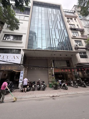 Cho thuê nhà MP Lê Đại Hành diện tích 220m x 9 tầng, mặt tiền 10m