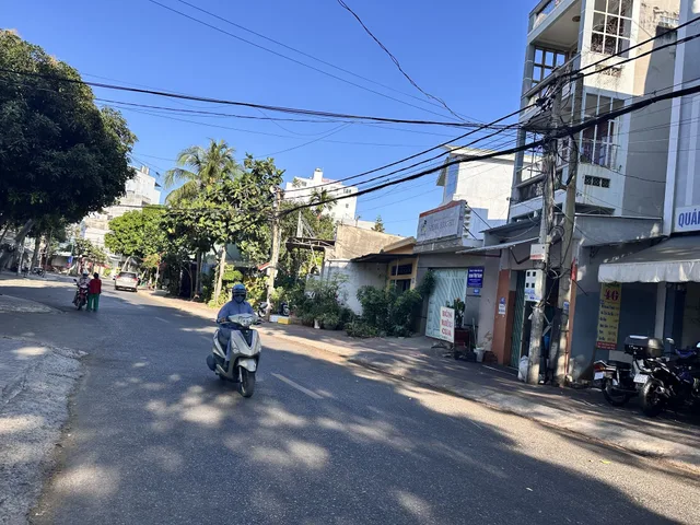 🔥 TÂM ĐIỂM AN CƯ: NHÀ 3 TẦNG TRUNG TÂM THÀNH PHỐ – KHUÔN ĐẤT DÀI SÂU 122M² SÁT VÁCH CHỢ & TRƯỜNG HỌC – CÔNG NĂNG KHỦNG 4PN – GIÁ 13 TỶ 🔥