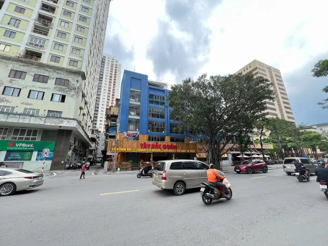 Cho thuê nhà mặt phố Huỳnh Thúc Kháng diện tích 140m x 5 tầng, mặt tiền 25m