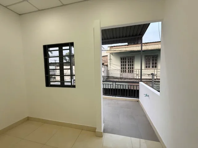 Nhà ngây mặt tiền Lê Văn việt cần bán gấp