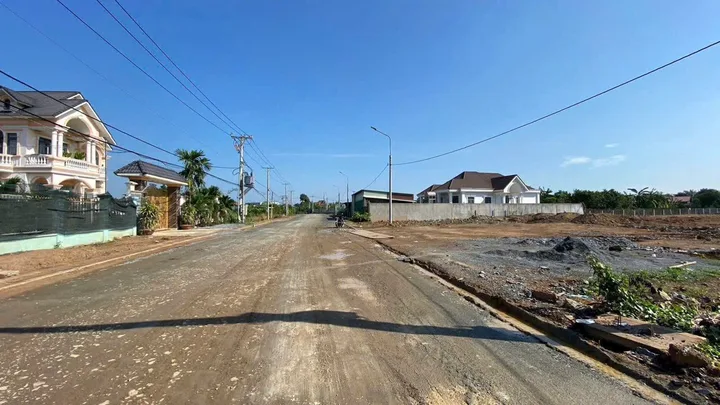 Chủ Ngộp Cần Bán Gấp Lô Dất Sổ Riêng Full Thổ Cư Gần Chợ Trường Học Tường Oto