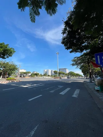 BÁN ĐẤT TẶNG NHÀ MT TRẦN ĐẠI NGHĨA, KINH DOANH SẦM UẤT,124M2 NGANG 5M, GẦN CHỢ GẦN BIỂN CHỈ 9.X TỶ