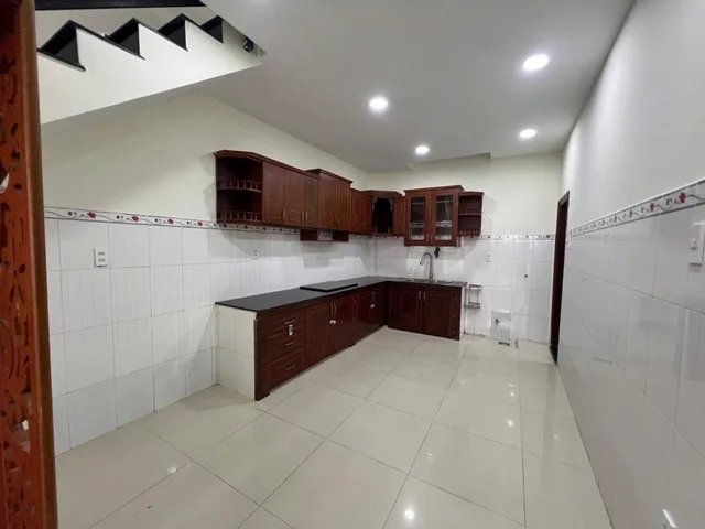 CẦN BÁN GẤP CĂN NHÀ 2 TẦNG - LÃ XUÂN OAI, QUẬN 9 - 60M2 (NGANG 5M) - 2PN - TIỆN ÍCH ĐỦ ĐẦY