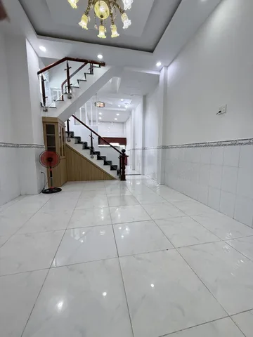 Nhà phố ngang nở hậu 5pn gần ĐH Tài chính marketing