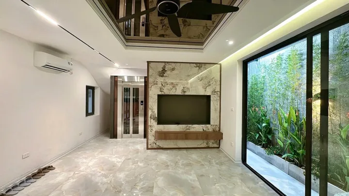 NHÀ MỚI ĐẸP 6 TẦNG THANG MÁY KHU HOÀNG VĂN THÁI - LÊ TRỌNG TẤN_5M RA Ô TÔ_NGÕ THÔNG_52m2 MT RỘNG