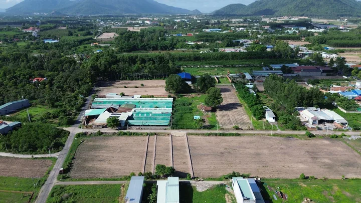 Bán lô đất 2 mặt đường trước sau, chia được 4 lô 5m, gần trục Hắc Dịch Tóc Tiên