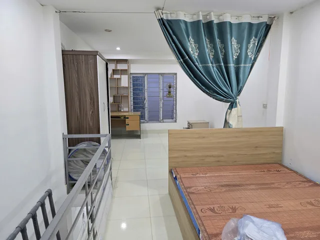 Cho thuê nhà 2T ở Yên Nghĩa, đủ đồ đạc, mang quần áo đến ở luôn.