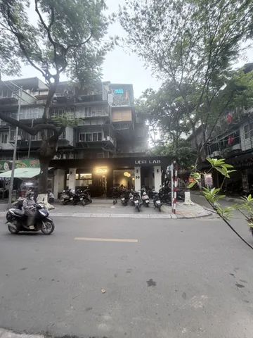 Cho thuê nhà mặt phố Nguyễn Văn Huyên diện tích 80m x 7 tầng, mặt tiền 8m