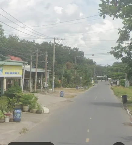 ĐẤT KÈM NHÀ Ở, NHÀ RỘNG RÃI SẠCH ĐẸP CÓ 3 PHÒNG NGỦ