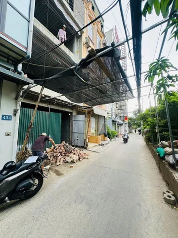 Bán nhà mặt phố nguyễn khoái trong đê 5 tầng thang máy long lanh 2 thoáng hoàng mai