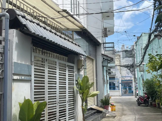 XE HƠI NGỦ TRONG NHÀ - NỞ HẬU ĐẸP - 803 HUỲNH TẤN PHÁT - 4 X 20 -  9.X TỶ