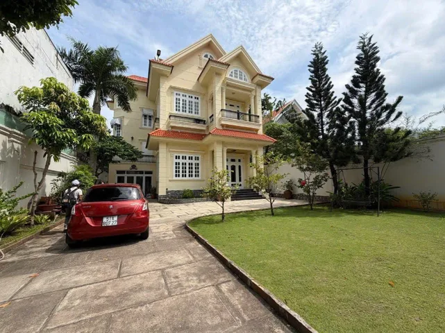 🔥 CHO THUÊ BIỆT THỰ SÂN VƯỜN KHỦNG 760M² MẶT TIỀN LÊ HỒNG PHÒNG (P.4) – NGANG BỀ THẾ 15M CÓ HỒ BƠI RIÊNG – GIÁ 100 TR/THÁNG! 🔥