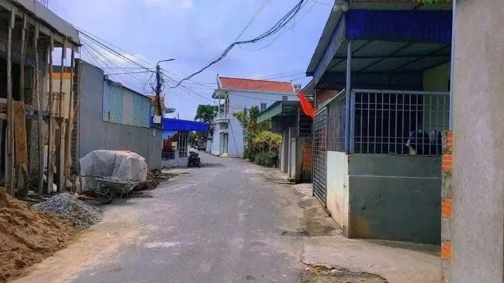 Rẻ nhất thị trường - đường to không lo trượt giá 
L/h;076.231.9990 em Thuý
Mặt đường nhựa 2 Otoo tránh nhau. Kinh doanh gì chẳng được
Lô góc thoáng mát, khu dân cư đông đúc. 
Dt 60m2 
Giá 1 tỷ6xx